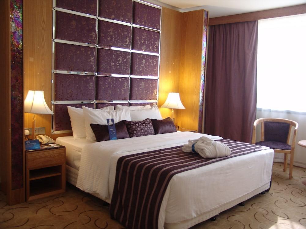 Radisson Blu Resort, Sharjah Luaran gambar A bedroom in a hotel