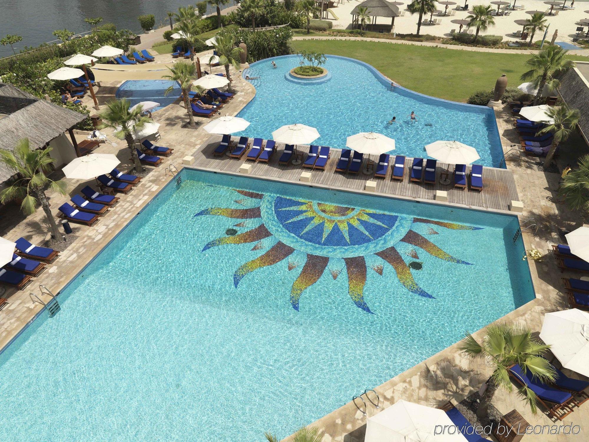 Radisson Blu Resort, Sharjah Kemudahan gambar The pool at the hotel