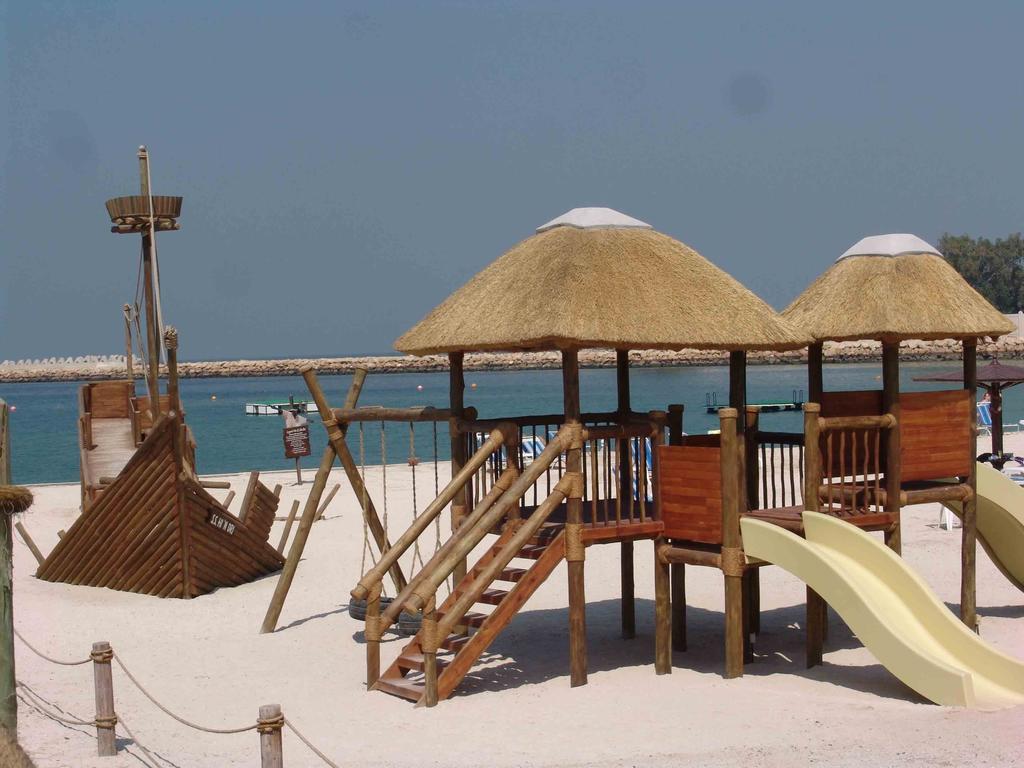 Radisson Blu Resort, Sharjah Luaran gambar Playground at the beach
