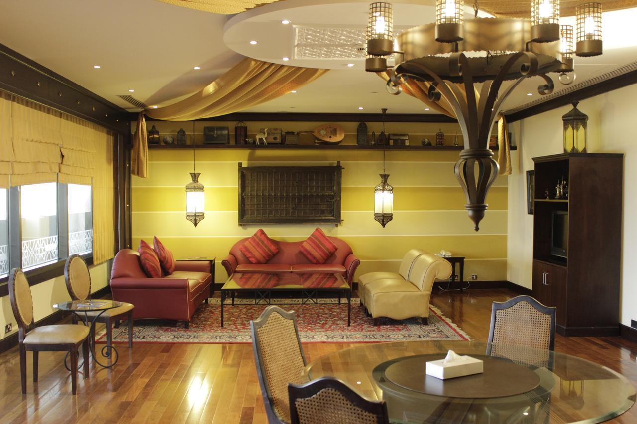 Radisson Blu Resort, Sharjah Luaran gambar The interior of the club