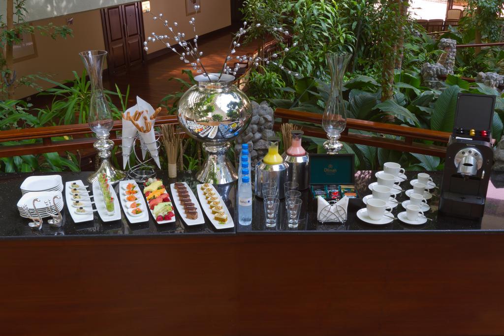 Radisson Blu Resort, Sharjah Luaran gambar A cocktail bar