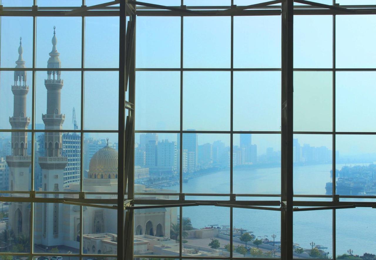 Radisson Blu Resort, Sharjah Luaran gambar View of the Grand Mosque from the Burj Al Mamlaka
